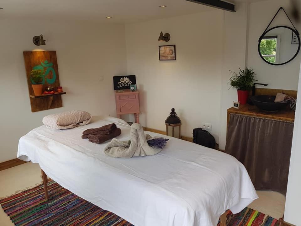 La Belmontaise Bed and Breakfast Beaumont-sur-Sarthe Esterno foto